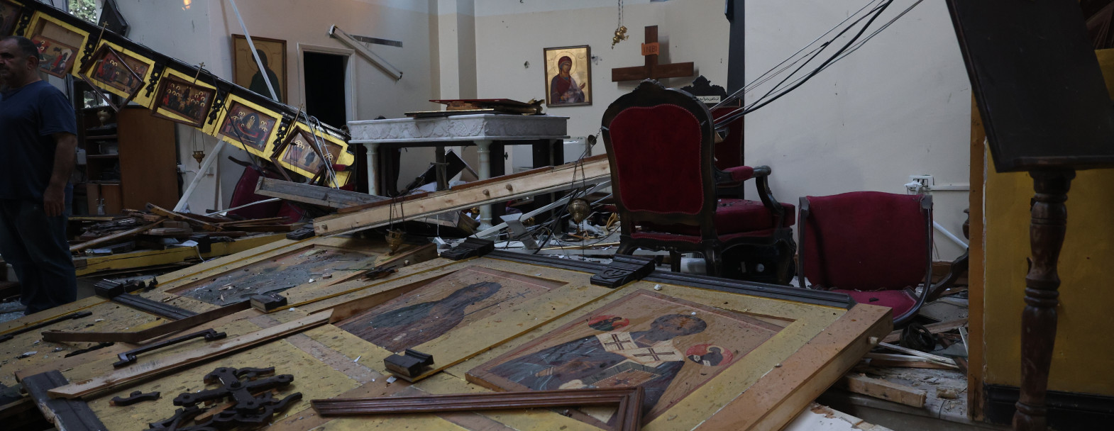Dommages sur les lieux d&#039;un attentat-suicide à la bombe à l&#039;église Mar Elias dans la banlieue de Damas, Syrie, 22 juin 2025. / Keystone