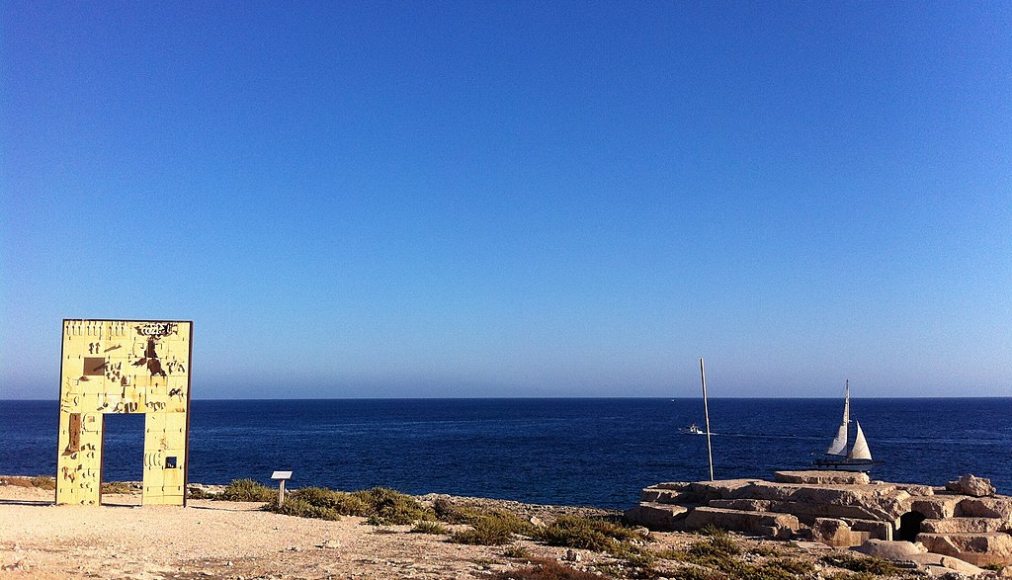"La Porte de l'Europe" sur l'île de Lampedusa, monument érigé en mémoire des migrants qui ont payé de leurs vies. "La Porte de l'Europe" sur l'île de Lampedusa, monument érigé en mémoire des migrants qui ont payé de leurs vies. / ©Wikimedia Commons / CC-BY-2.0 / Vito Manzari