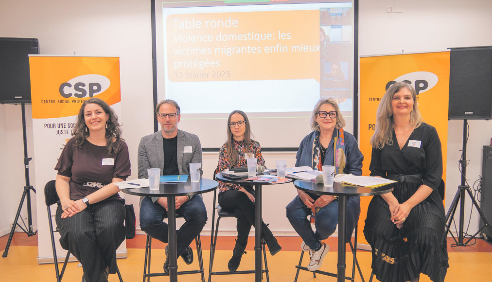 De gauche à droite, la conseillère nationale Léonore Porchet, Philippe Bigler, la journaliste Sophie Dupont, Marie-Claude Hofner et Chloé Maire, travailleuse sociale à la Fraternité du CSP Vaud. / ©CSP Vaud