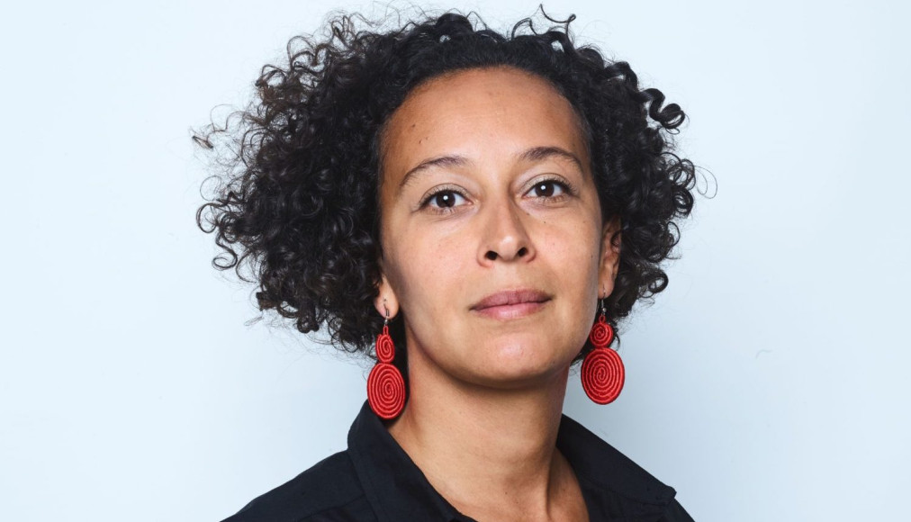 Lʹécrivaine Beata Umubyeyi Mairesse / ©Céline Nieszawer, Flammarion 