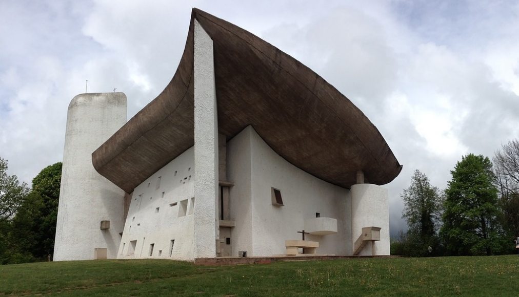 La chapelle Notre-Dame-du-Haut de Le Corbusier, à Ronchamp La chapelle Notre-Dame-du-Haut de Le Corbusier, à Ronchamp / ©Pixabay