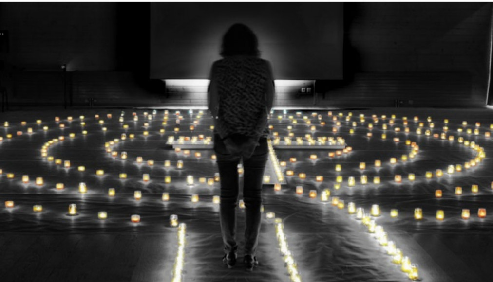 Le labyrinthe de lumière, se déplacer dans l’espace et marcher au fond de soi. © DR Le labyrinthe de lumière, se déplacer dans l’espace et marcher au fond de soi. © DR / Le labyrinthe de lumière, se déplacer dans l’espace et marcher au fond de soi. © DR
